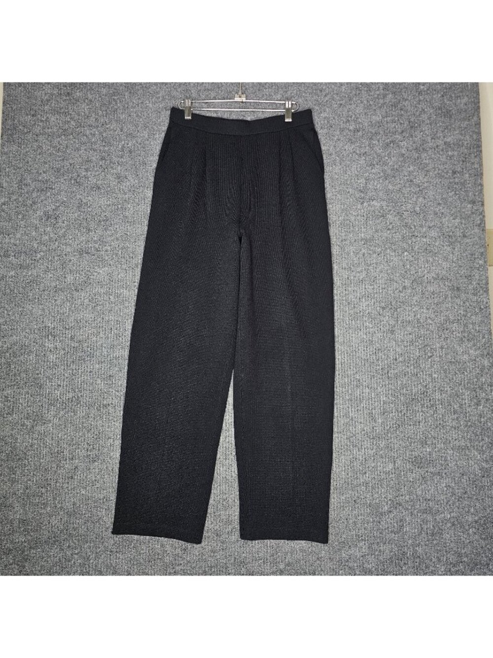 St. John Basics Black Santana Knit Pleated Tapered Pants pockets Womens sz 8